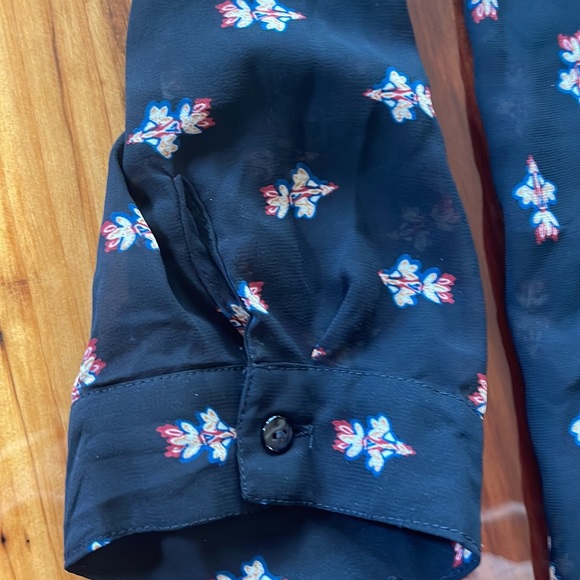 American rag 1X button placket front design multi-color blouse. - Picture 3 of 8